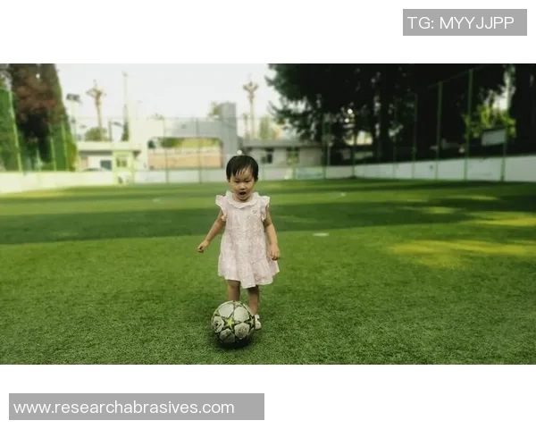 澳洲年轻小将崭露头角足球明星之路引人瞩目