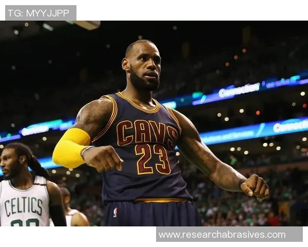 篮球明星7号的传奇之路与辉煌成就全景回顾 篮球明星7号的传奇之路与辉煌成就全景回顾